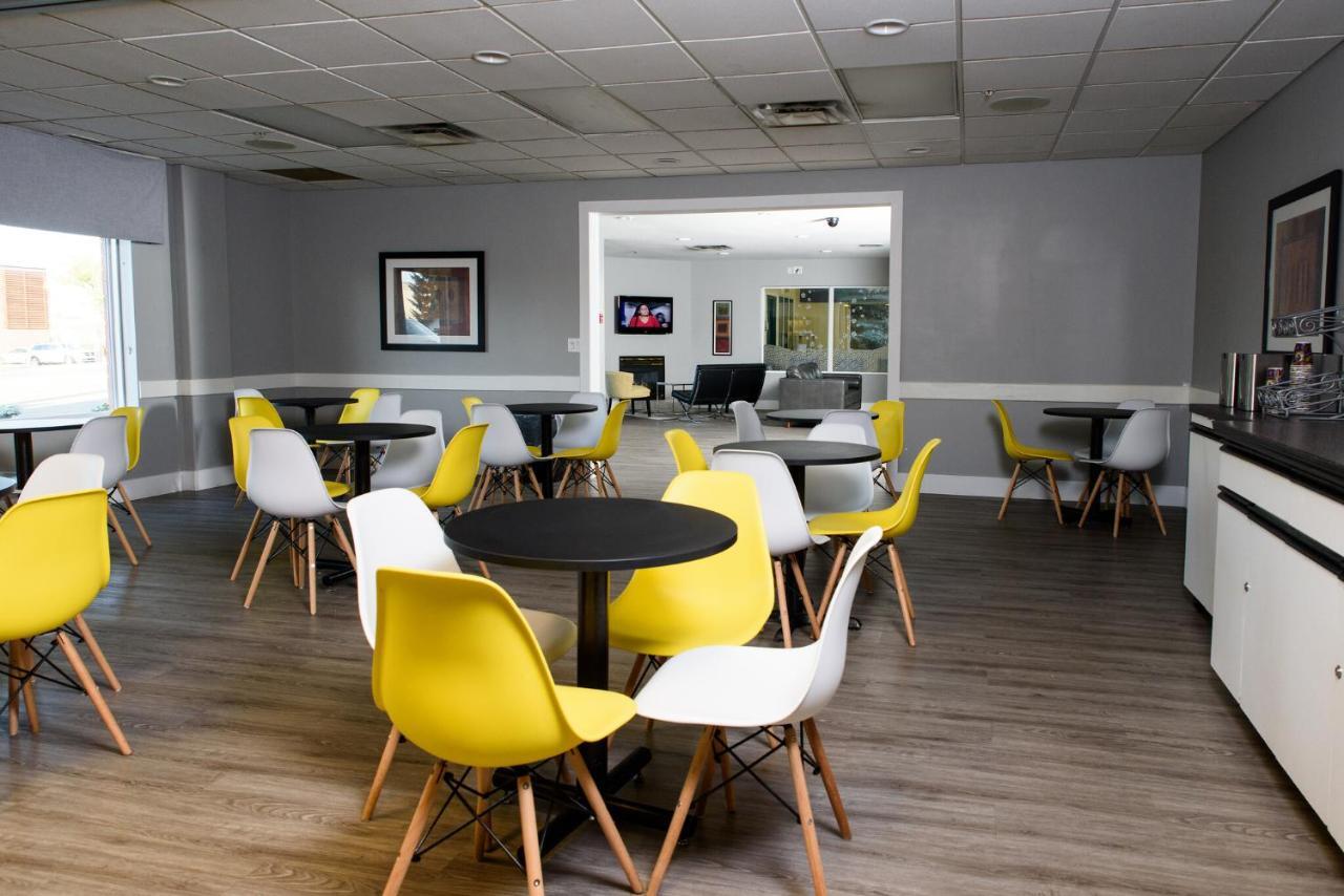 Super 8 By Wyndham Edmonton South Exterior foto